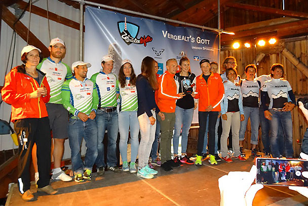 Allgäu Outlet Raceteam Mixed (von links nach rechts: Elfi Wolf, Andreas Geiger, Patrick Scherer, Herbert Wagner und Dani Baldauf. Es fehlt Alexandra Hagspiel).